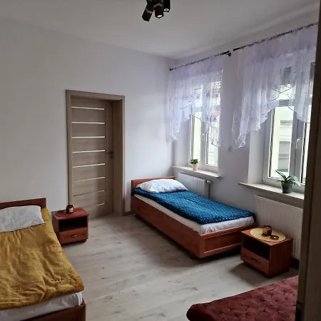 Noclegi Lesna 公寓