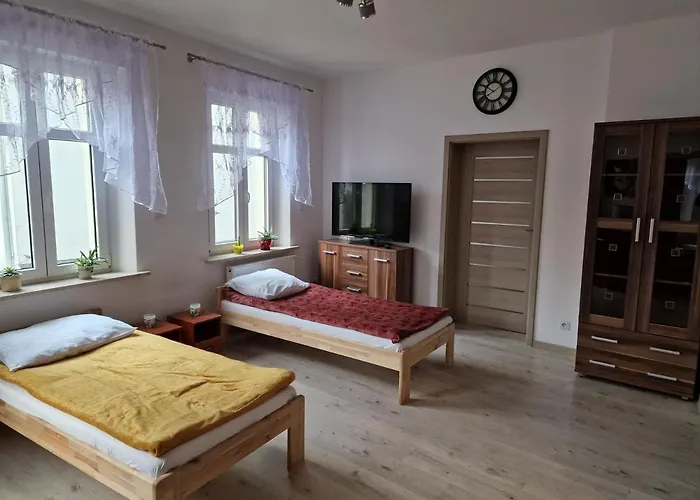 Noclegi Lesna * Лесьна